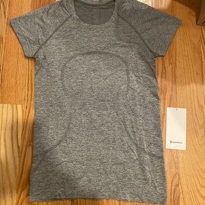 Swiftly Tech Short Sleeve 2.0 in grey